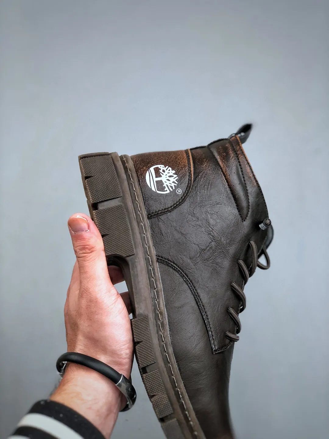 Local pick-up💰 520 supports store Timberland/Timberland classic 25ss new high-top (plus velvet) classic re-creation, brand new upgrade, Guangdong factory quality, original box and original packaging. The fabric is made of Italian top-grade frosted cowhide, with anti-odor and anti-corrosion genuine leather latex insoles to give you a perfect wearing experience. High-quality and durable, a must-have for sportsmen. Specially designed to treat those who are not handsome. High-quality and first-class foot feel. Exclusive supply. Official item number: TB23066 Size: 39 40 41 42 43 44